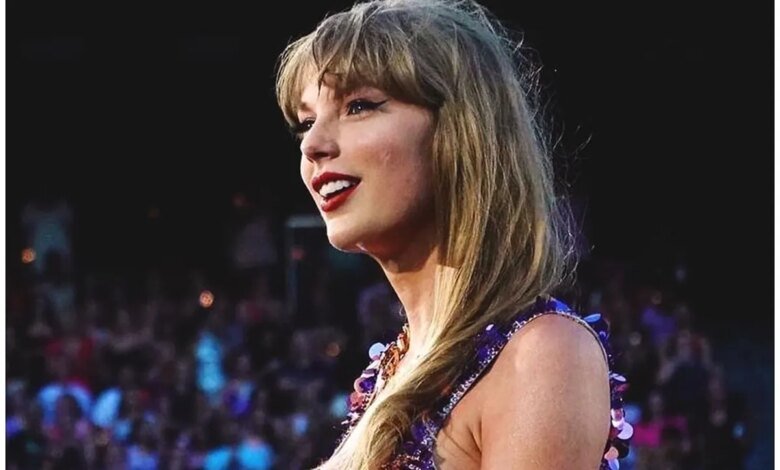 Taylor Swift reacts as Chiefs star Chris Jones sings "The Fate of Ophelia" in viral moment