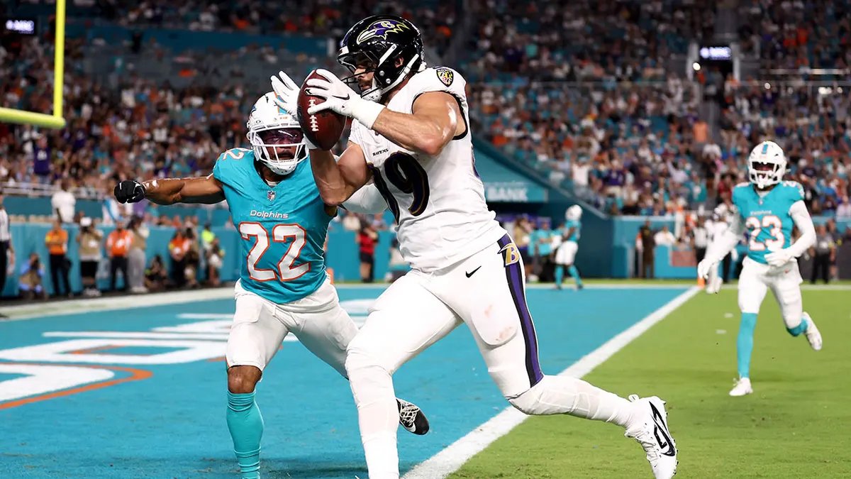 Lamar Jackson celebrating with teammates after a touchdown
