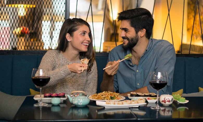 Free meal is motivating nearly 1 in 3 singles to say 'yes' to date, new report finds