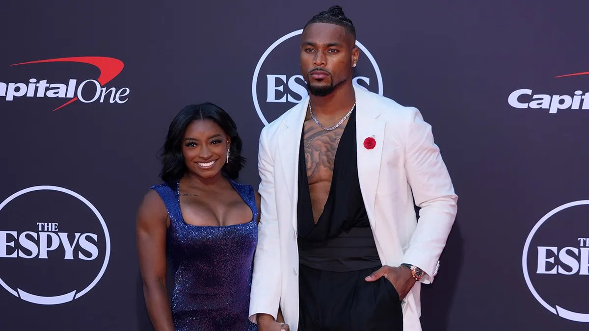Simone Biles and Jonathan Owens on the ESPYs red carpet