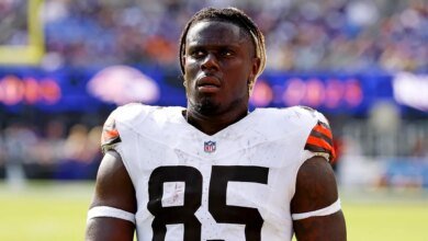 Browns tight end David Njoku elated after not being traded: 'I ain't f---ing leaving'