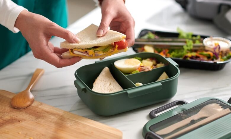 Woman asks if she's wrong for refusing to pack lunch for 'perfectly capable' husband