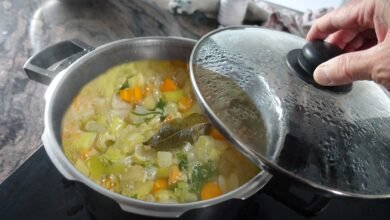 Woman's bad review backfires after restaurant's hilarious 'leaf' lesson stuns internet