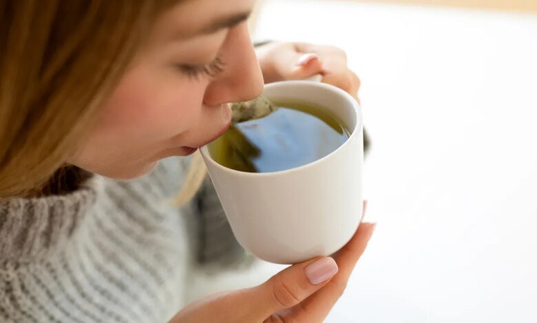 Brain aging may slow with green tea, walnuts and tiny swamp plant, study finds