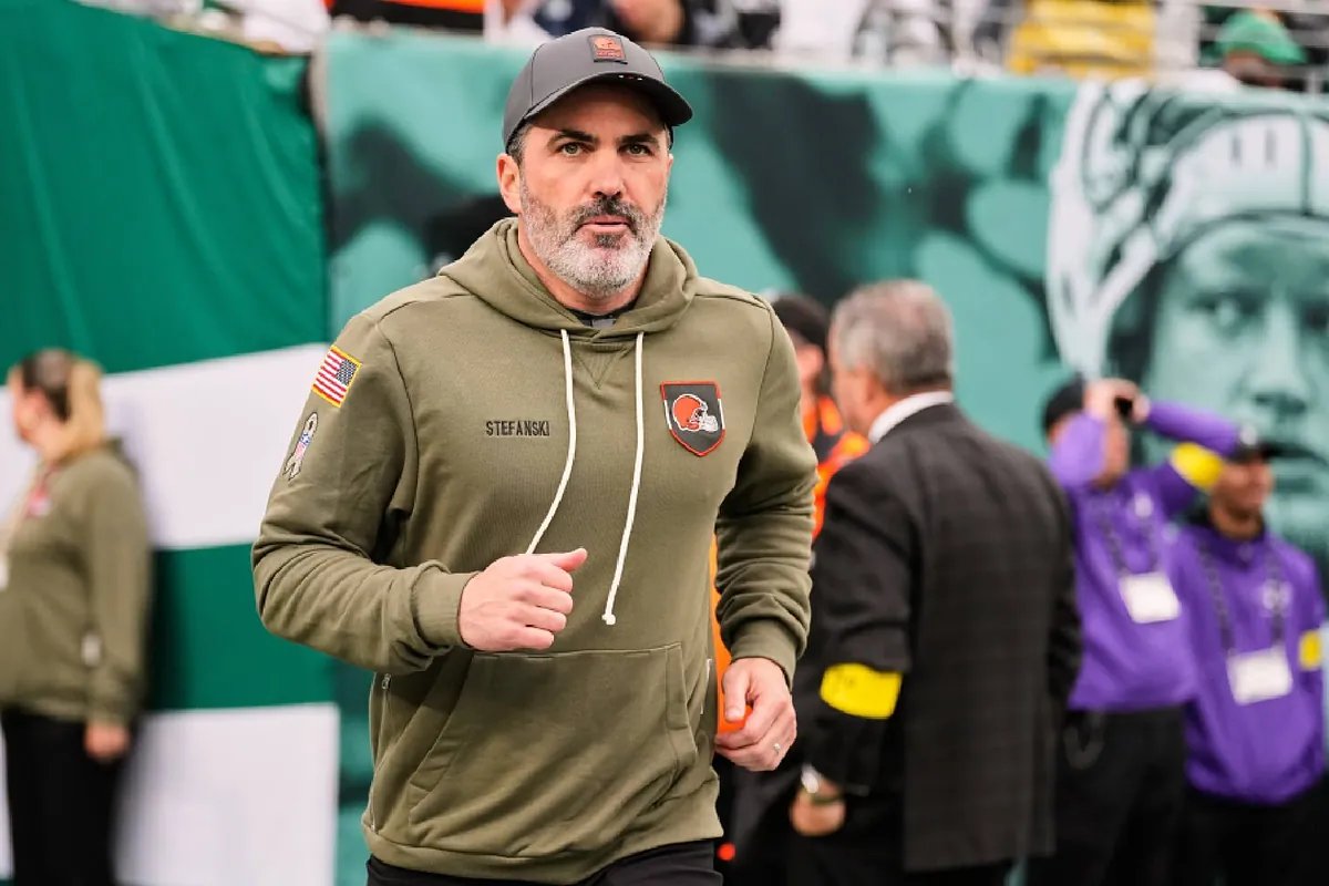 Kevin Stefanski on the sidelines, looking contemplative during a Browns game.