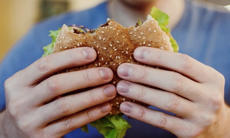 Man dies hours after eating burger as researchers confirm fatal allergy