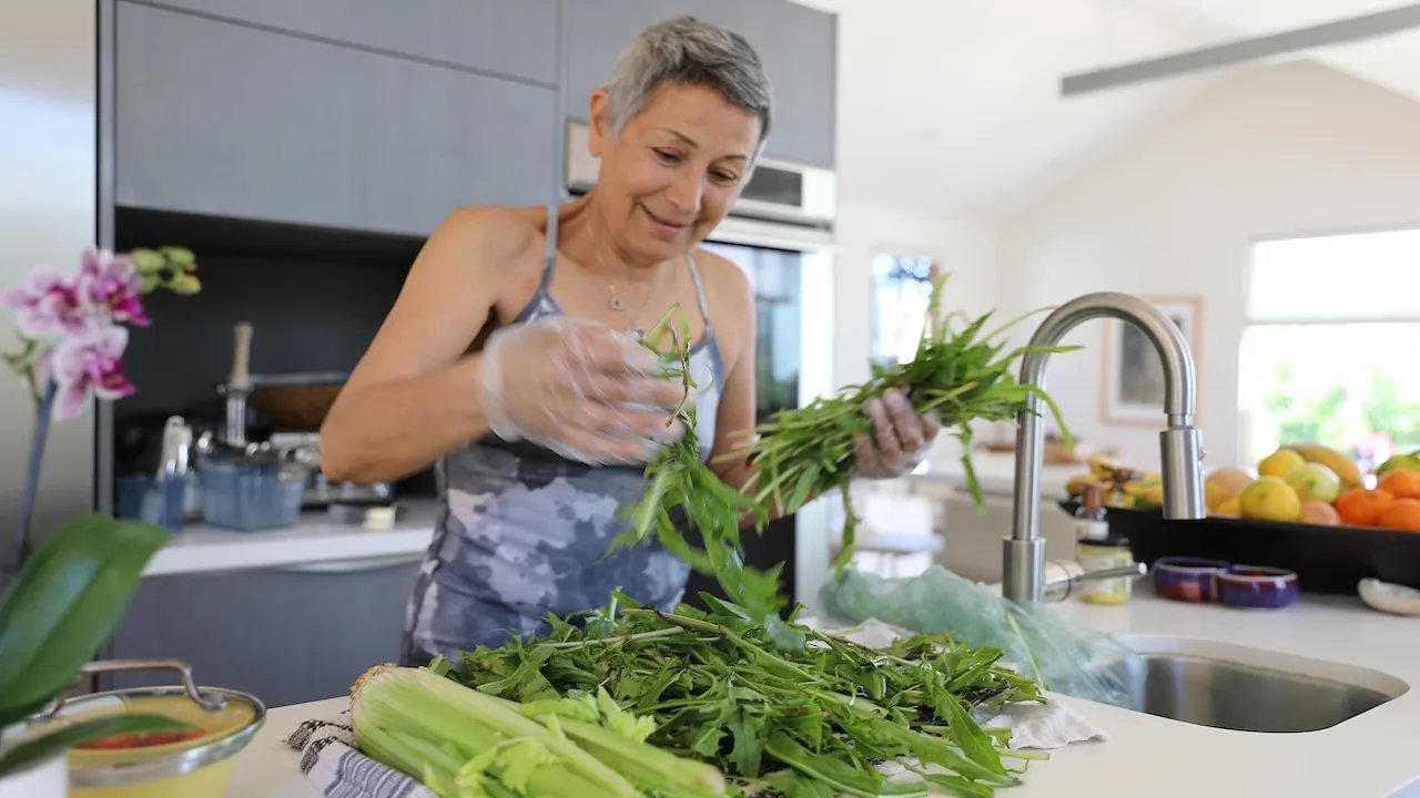 Illustration depicting the concept of starving cancer cells by cutting off their nutrient supply.