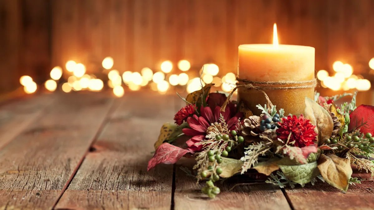 A modern and minimalist Christmas tree decorated with simple, elegant ornaments.