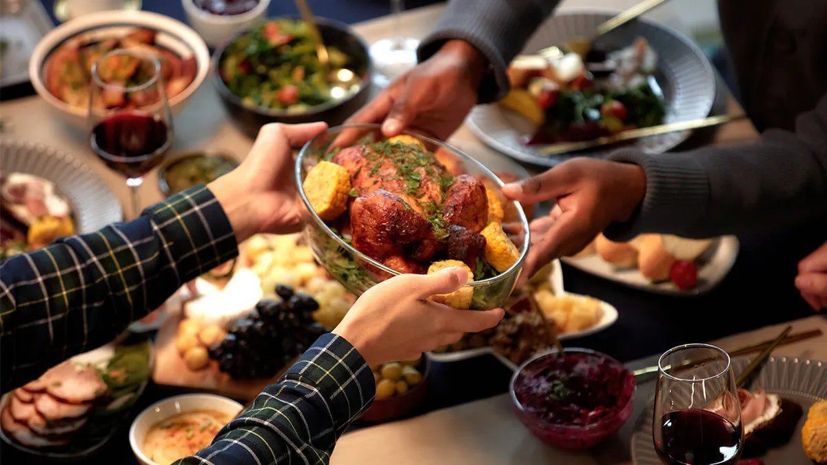 Visual comparison of blood sugar response to protein-rich versus carbohydrate-rich meals.