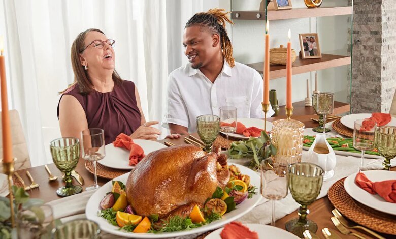 Viral grandma and stranger she mistakenly texted to celebrate 10th Thanksgiving together