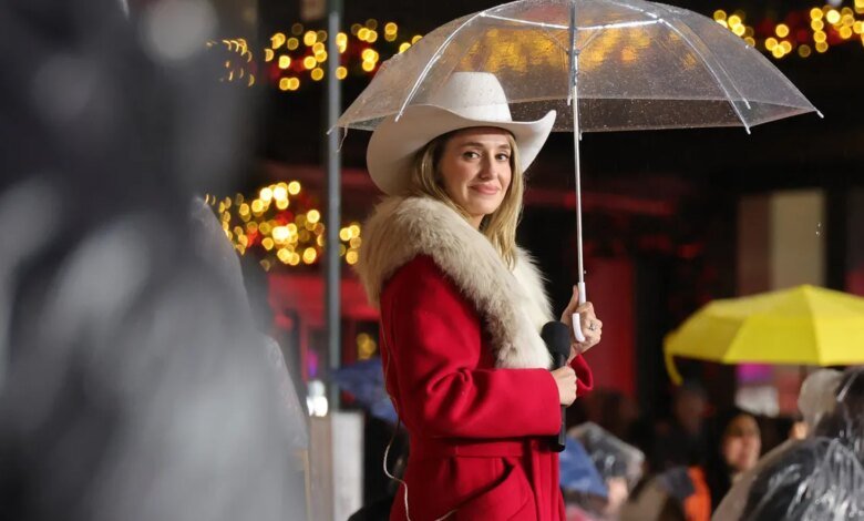 Lainey Wilson previews Macy's Thanksgiving performance, holiday plans