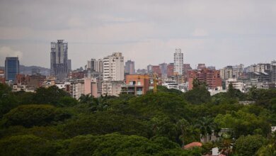 Trump tells airlines to avoid Venezuela