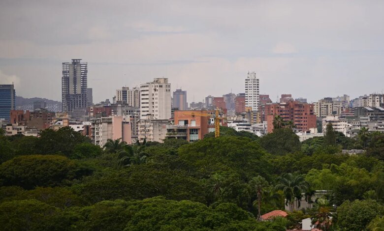 Trump tells airlines to avoid Venezuela