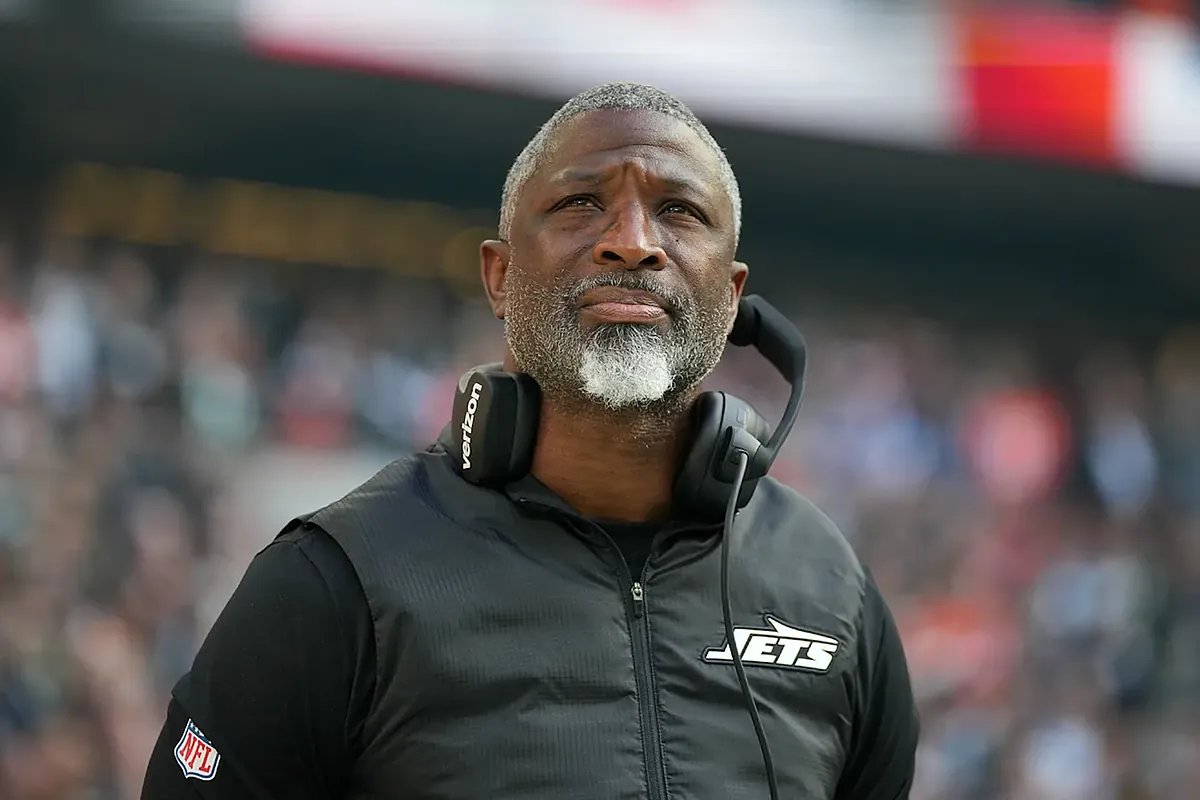 Aaron Glenn addresses the media, discussing the Jets' rebuild strategy.