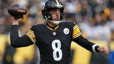 Aaron Rodgers returns: Will play through a fractured wrist with the season hanging in his return