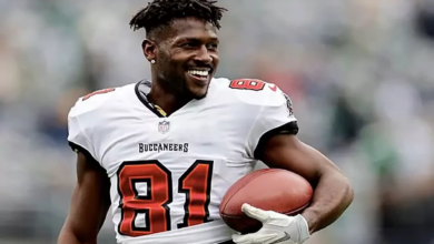 Antonio Brown roasts Kevin Stefanski's Browns while stadium security drills for chasing streakers: "Longest run of the season"