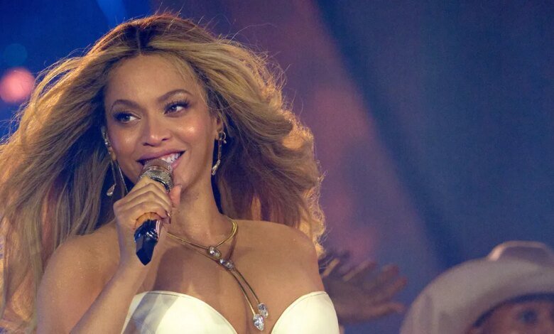Beyonce spotlights family, Kelly Rowland in Thanksgiving post