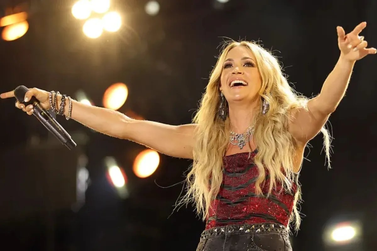 Carrie Underwood mesmerizes in her viral Sunday Night Football outfit