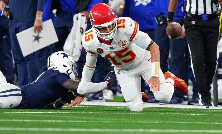 Cowboys-Chiefs sideline reporter goes viral after bizarre staged fall caught on camera