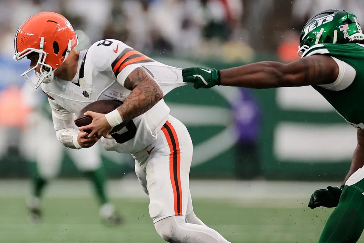 Dillon Gabriel focused at practice
