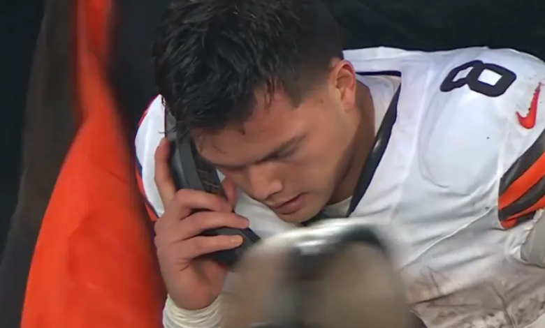 Dillon Gabriel's mysterious phone call during the Browns game: Who was he calling?