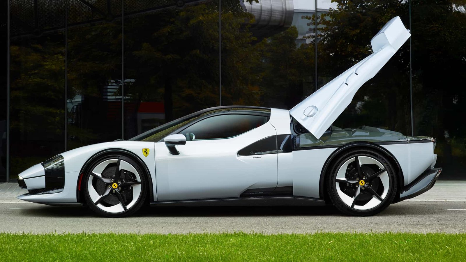 The stunning Ferrari F40 One-Off, a modern tribute to a legendary supercar.