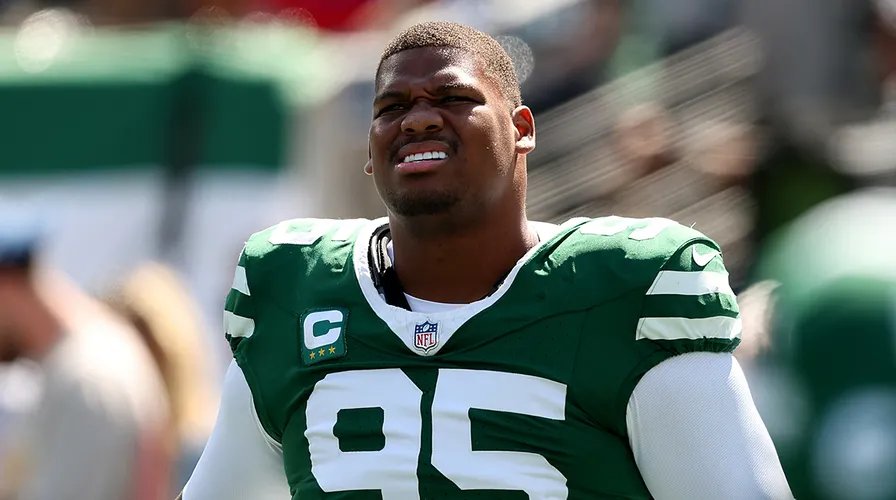 Quinnen Williams with Cowboys helmet