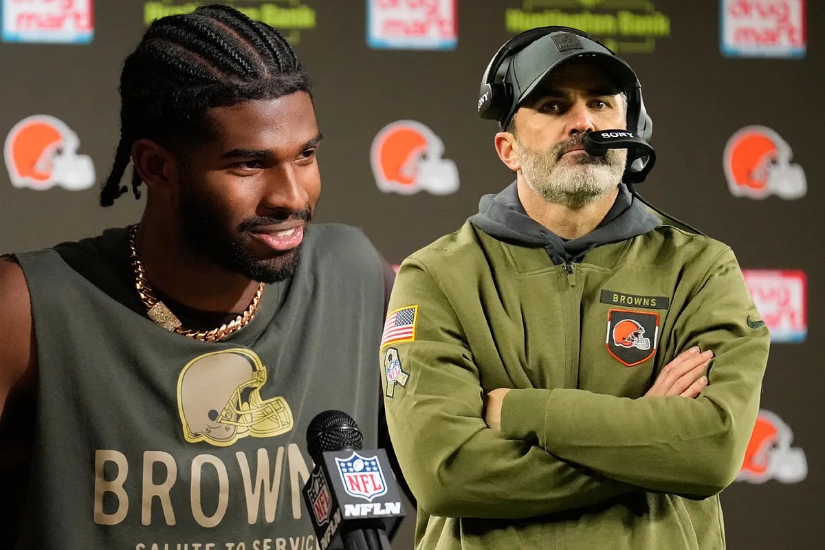 Kevin Stefanski on the sidelines during a Browns game.