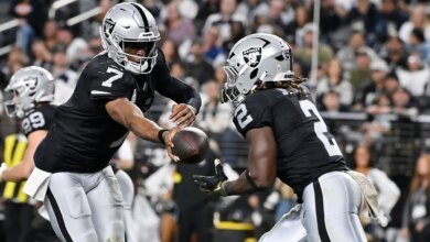 Las Vegas Raiders activate a new quarterback after Geno Smith's poor performance