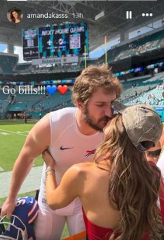 Amanda Kassdikian smiling.