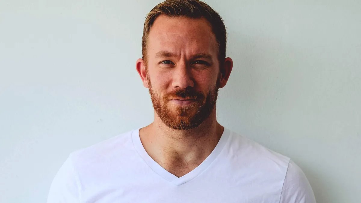 Memory champion Nelson Dellis studying Taylor Swift's discography