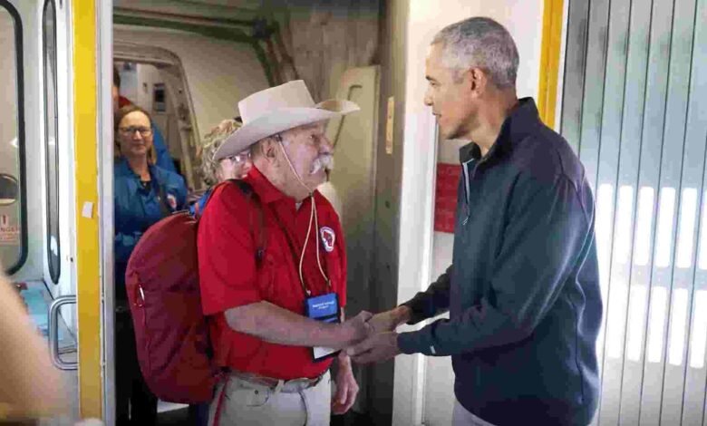 Obama honors veterans in DC surprise