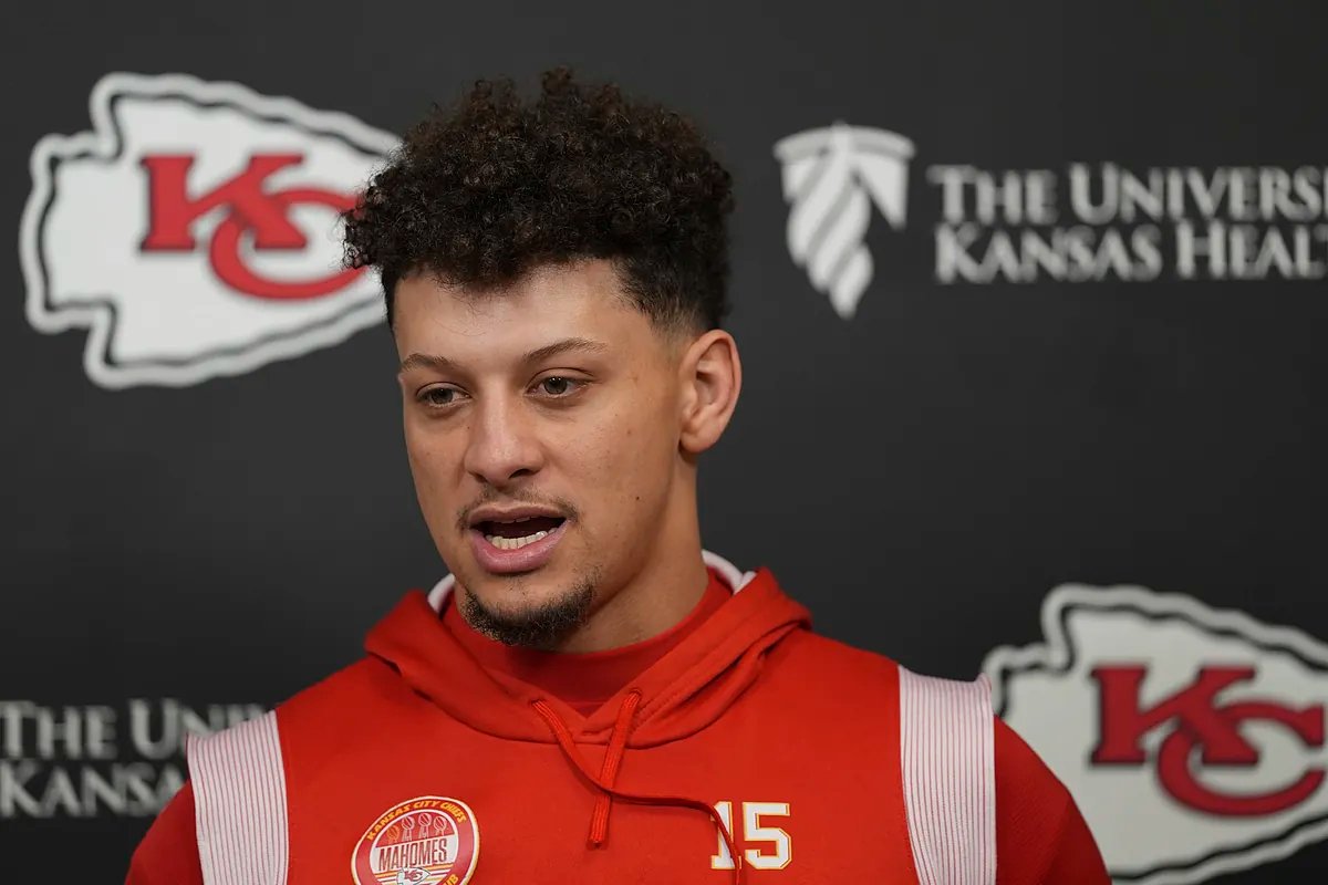 Patrick Mahomes on the sidelines looking frustrated after a play during the Bills game