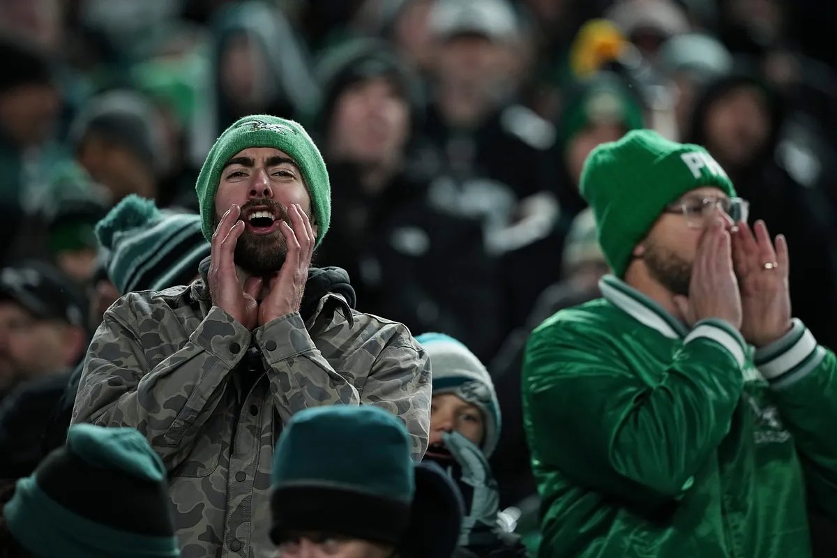 Philadelphia Eagles fans booing their team during a game at Lincoln Financial Field.