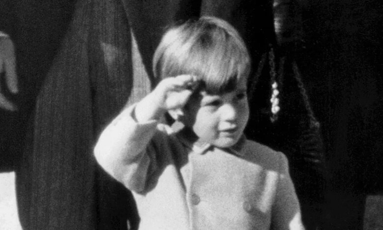 Powerful images from presidential funeralsPolitics