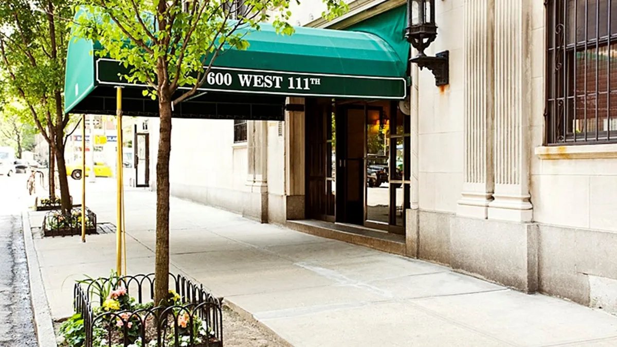 A bustling street scene in Manhattan, showcasing the vibrant energy of New York City.