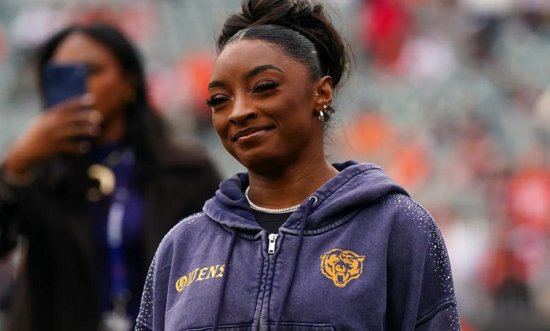 Simone Biles takes Bears fever to another level with Jonathan Owens' #36 jersey