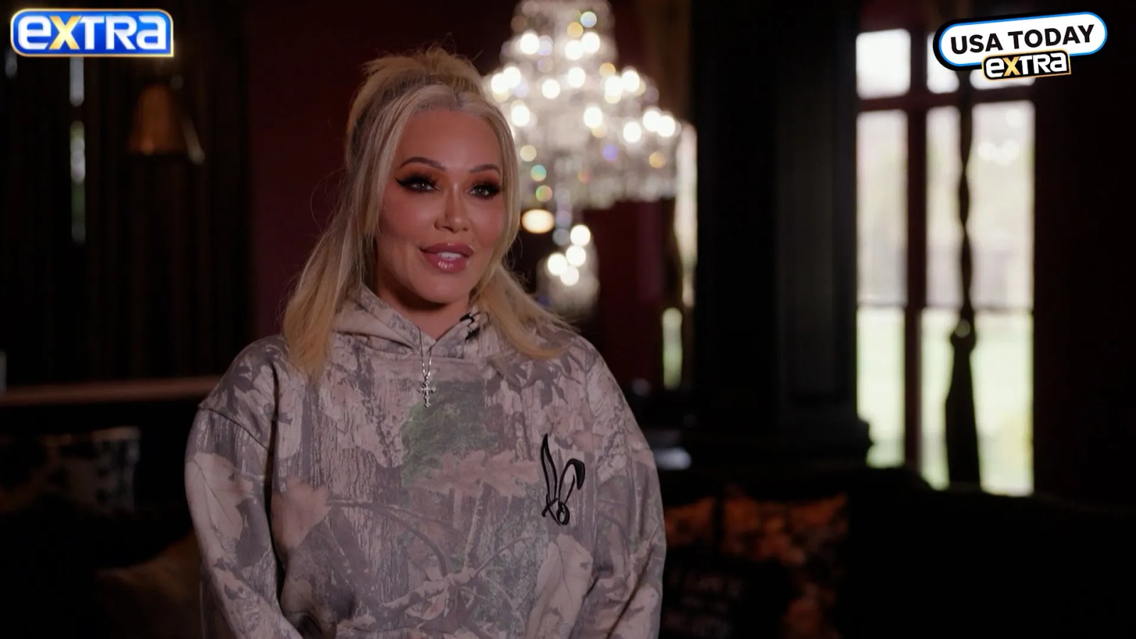 Meghan Markle organizes a Thanksgiving food drive in London.