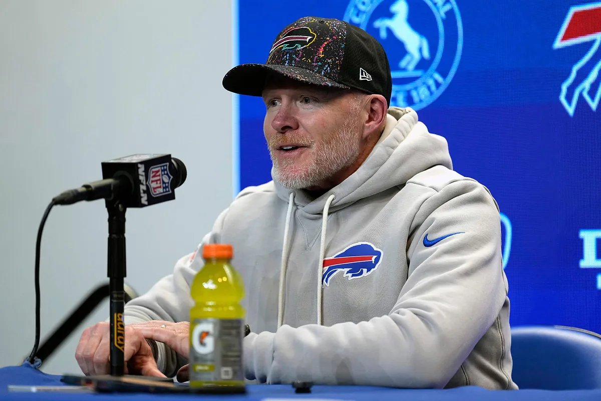 Keon Coleman on the sidelines during a Buffalo Bills game.