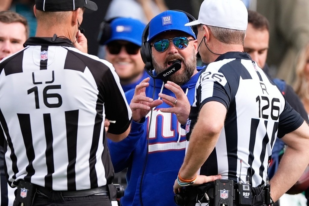 Brian Daboll and Joe Schoen in a serious discussion on the sidelines.