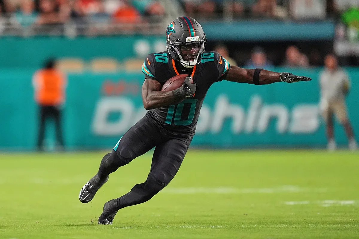 Tyreek Hill on the sidelines during a Dolphins game