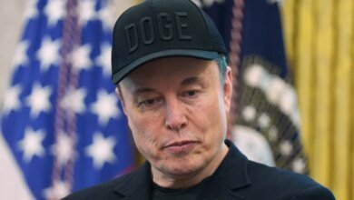 This Acclaimed Author's Roast Of 'Uncultured' Elon Musk Is An Absolute 'Beauty'