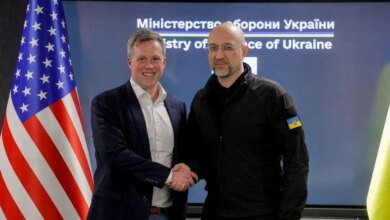 Trump shakes up negotiations, shops new deal to end Russia-Ukraine war