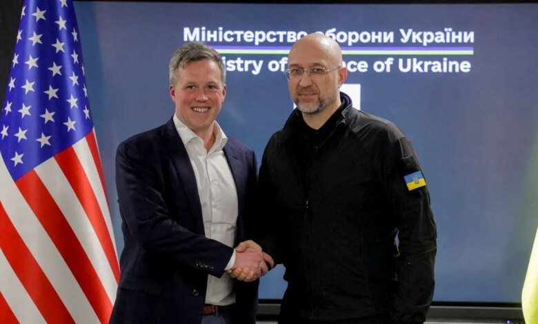 Trump shakes up negotiations, shops new deal to end Russia-Ukraine war