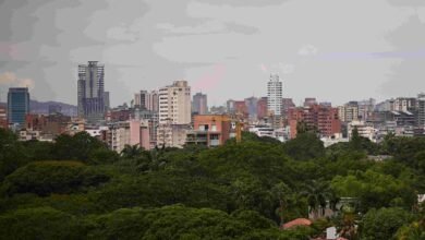 Trump tells airlines to avoid Venezuelan airspace