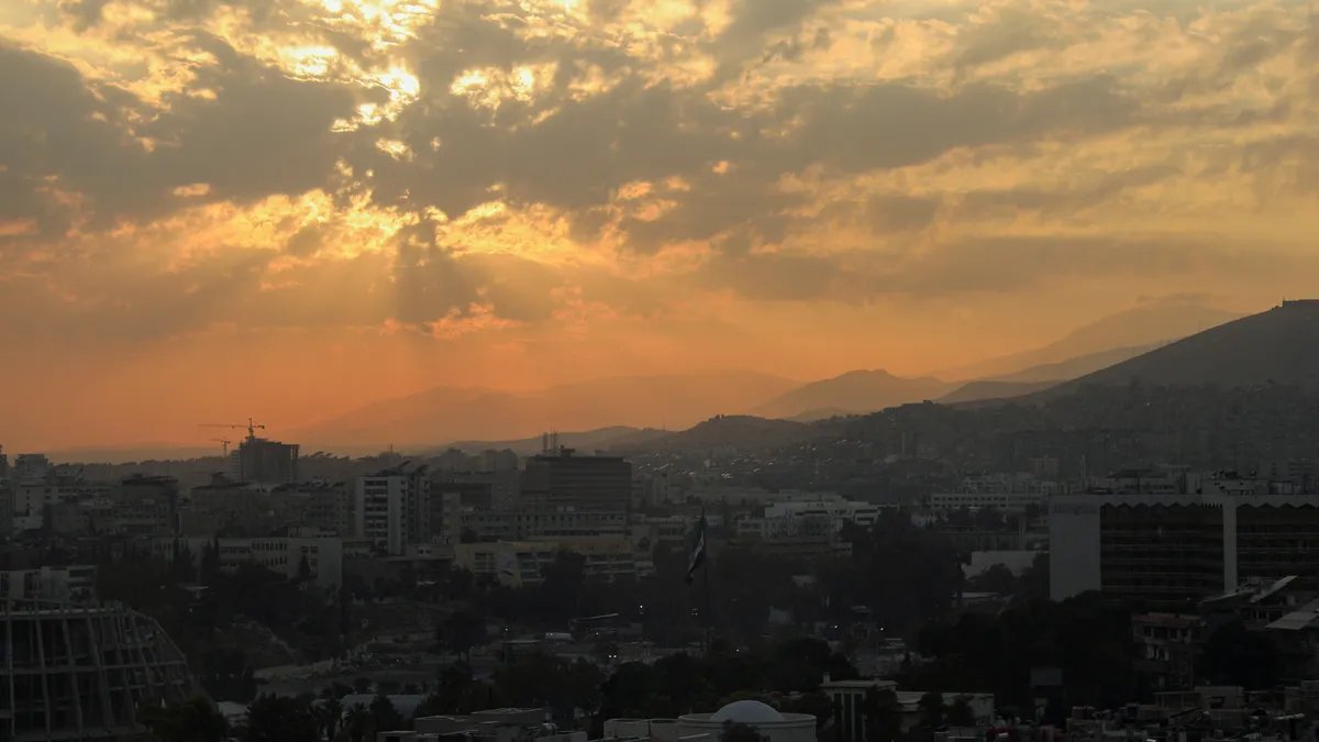 Map of Syria highlighting the Deir ez-Zor region, where the ISIS weapons caches were destroyed. 