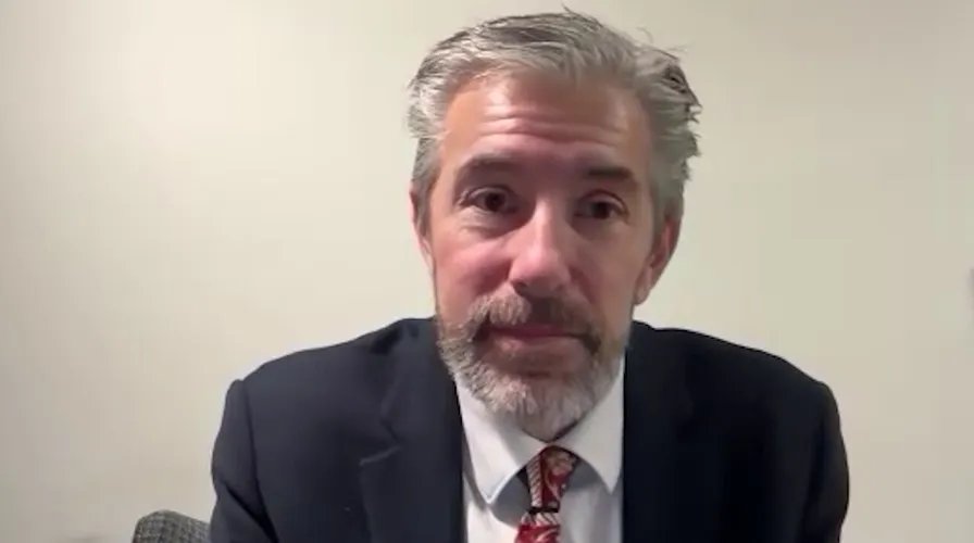 Diagram illustrating the Warburg effect and the preferential use of glycolysis by cancer cells.