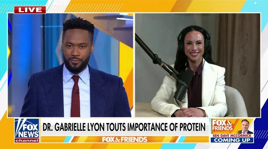 Seniors enjoying an active retirement, symbolizing healthy aging and defying the health cliff.