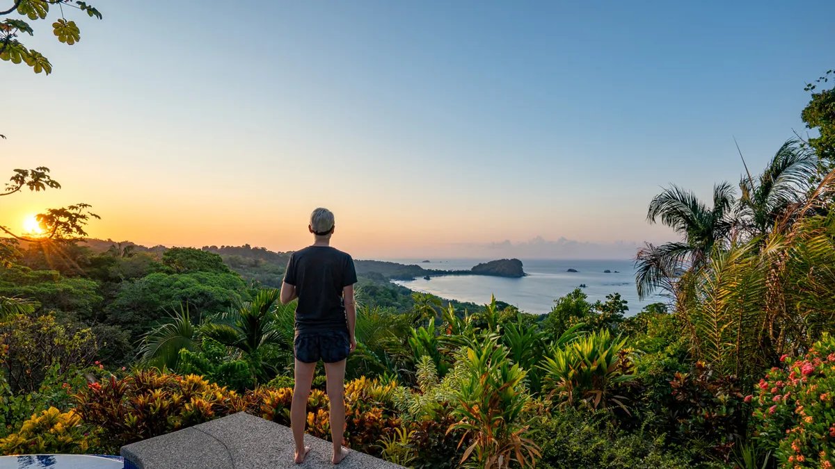 A well-lit street, demonstrating the importance of avoiding dark and isolated areas.