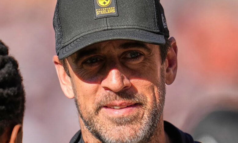 Aaron Rodgers is stubbornly insisting on playing against Buffalo despite his very serious physical condition